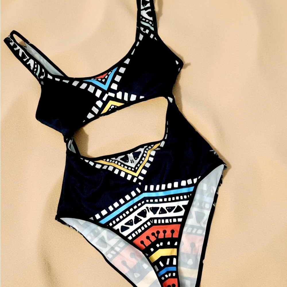 NEW w/o Tags Women’s Cut-Out Monokini Swimsuit - Picture 13 of 14